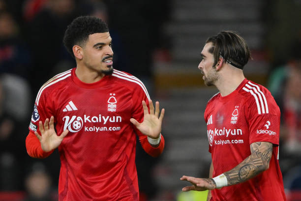 一名防守中 一名防守中