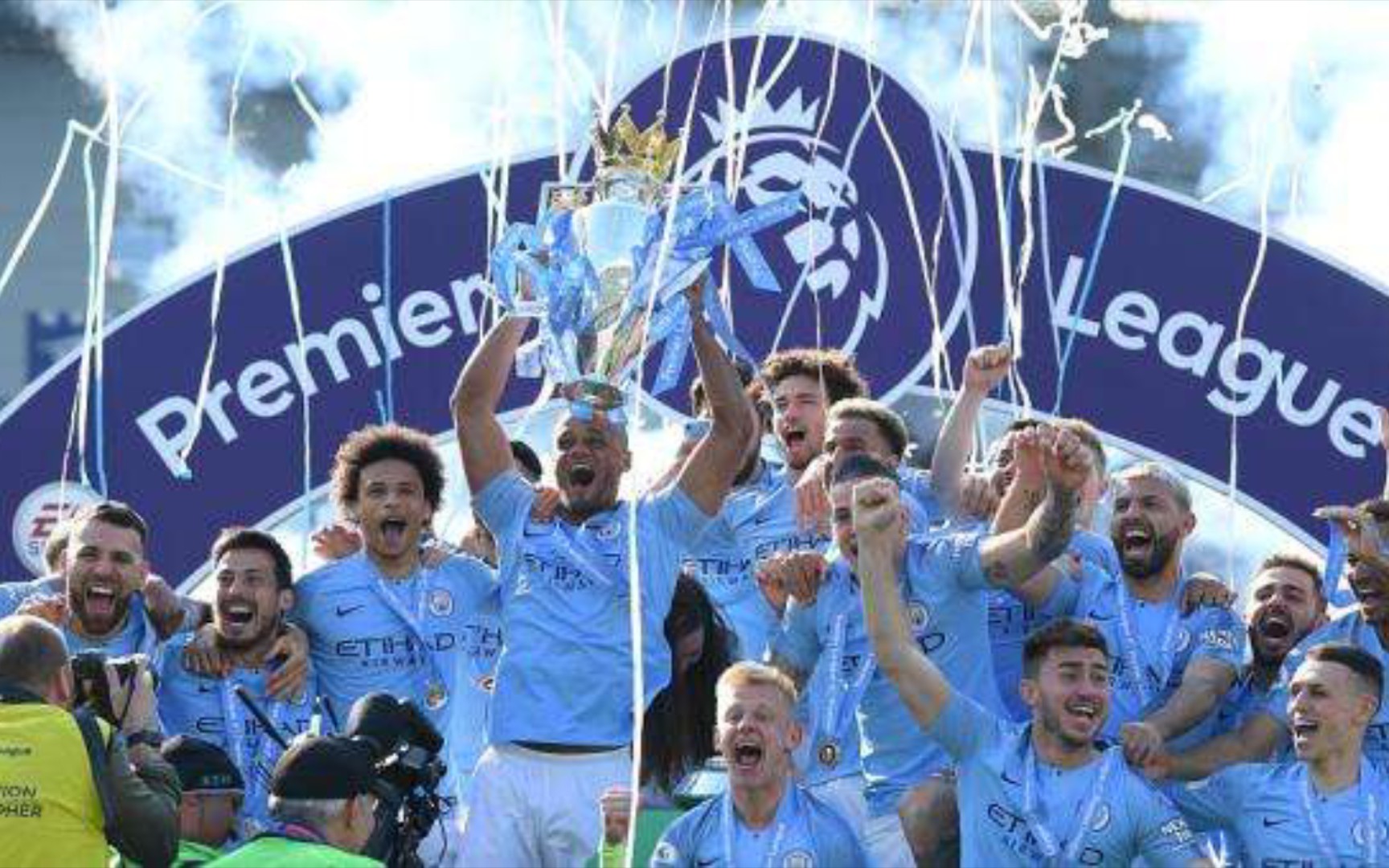 的锋线球员 的锋线球员